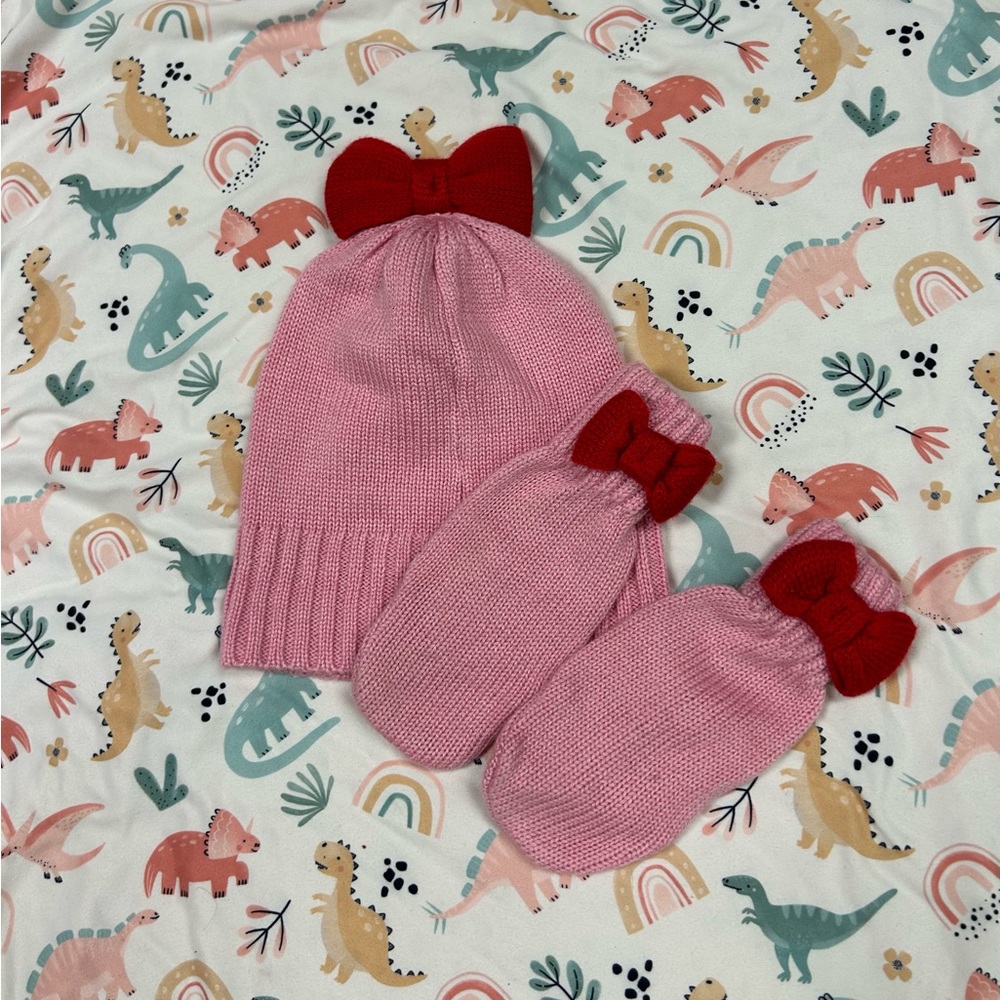 Kate Spade Hat and mittens size 4-6 yrs